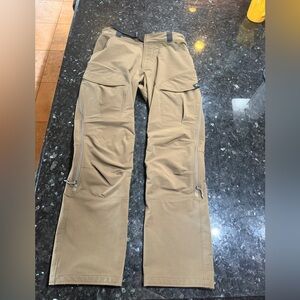 Men's stone glacier De Havilland size 34